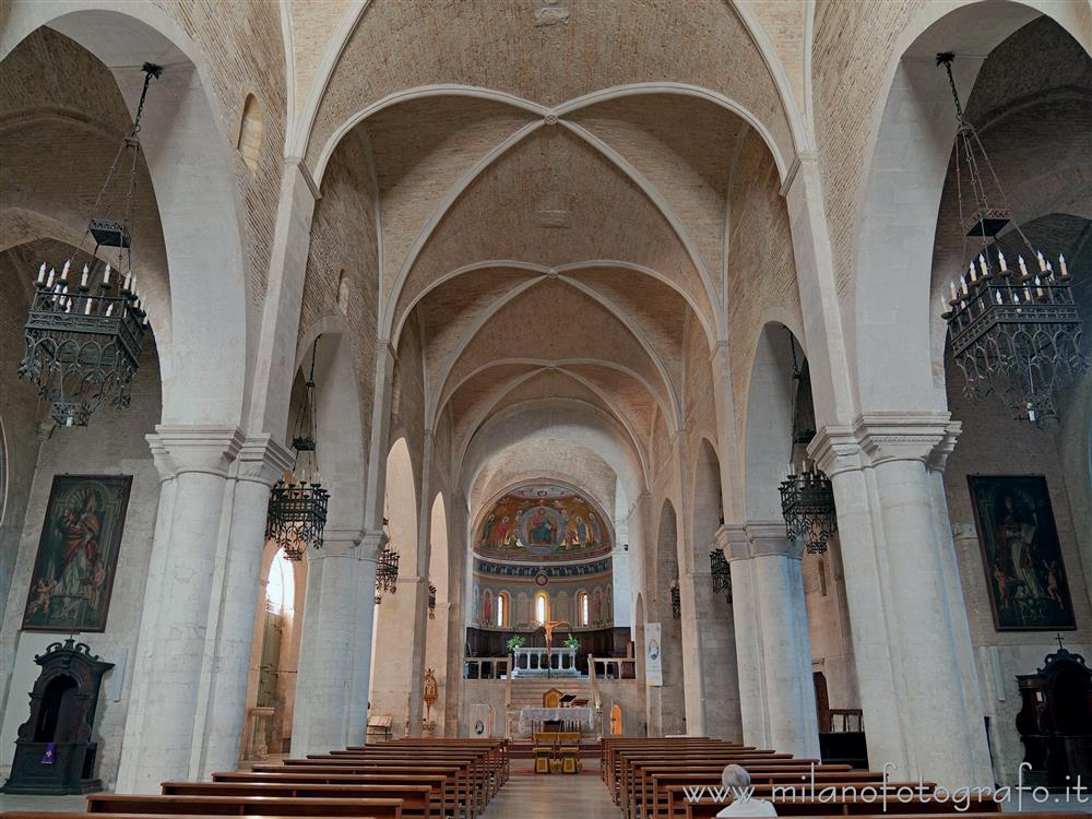 Osimo (Ancona) - Interni del Duomo di San Leopardo